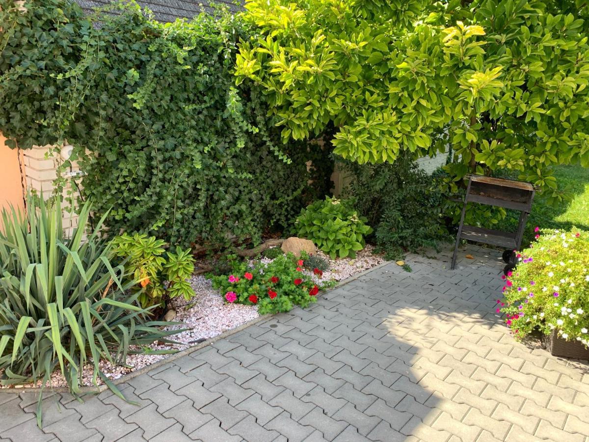 Alia House With Garden In Piestany Villa Ngoại thất bức ảnh