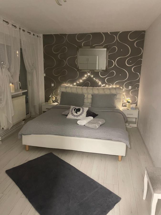 Alia House With Garden In Piestany Villa Ngoại thất bức ảnh