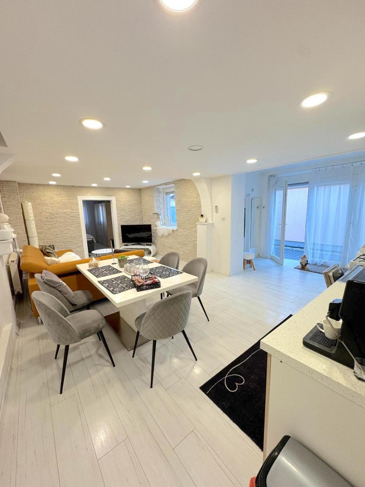 Alia House With Garden In Piestany Villa Ngoại thất bức ảnh