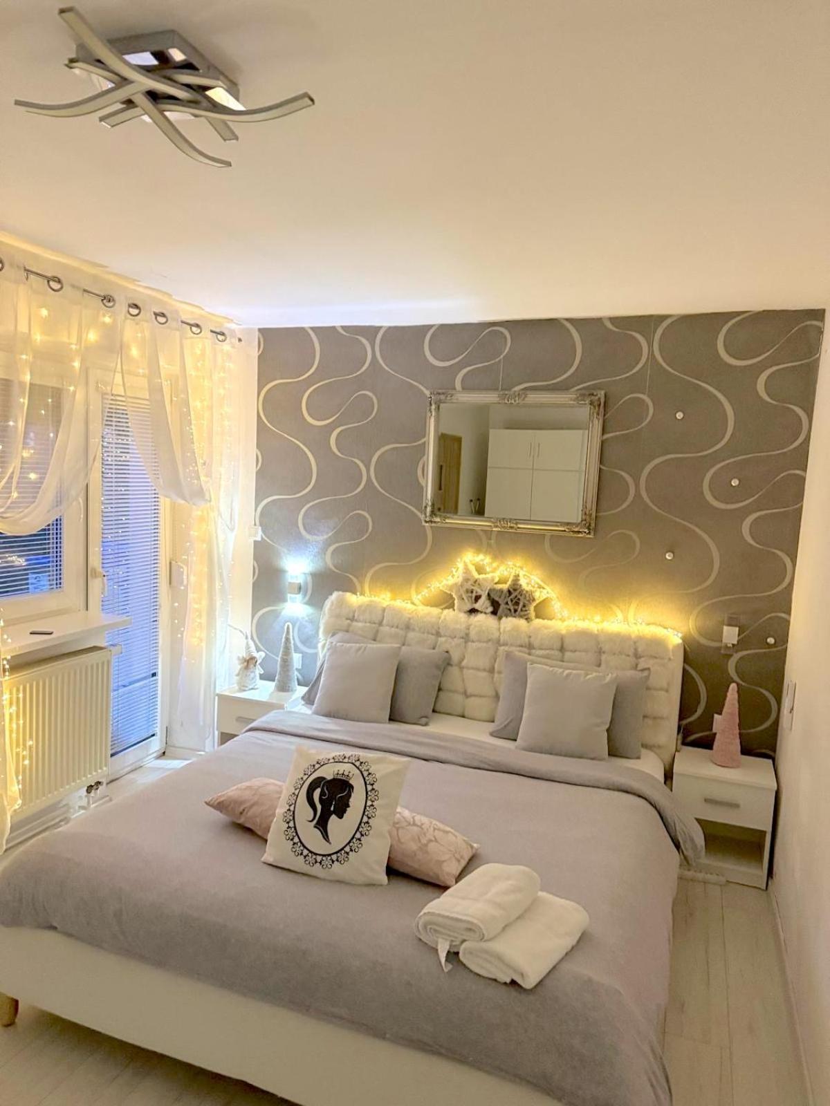 Alia House With Garden In Piestany Villa Ngoại thất bức ảnh